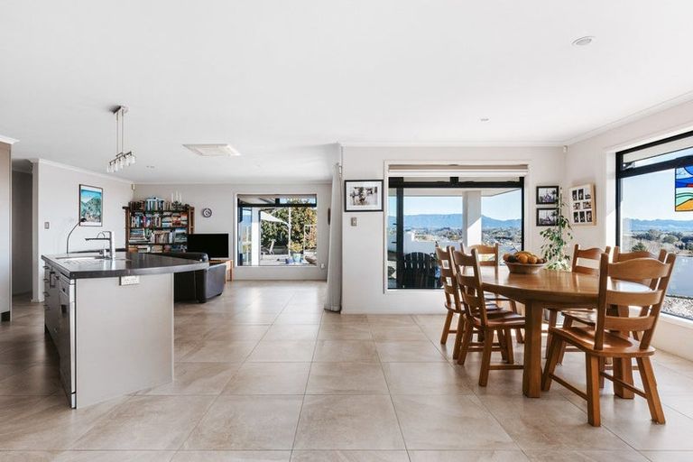 Photo of property in 35 Holyoake Terrace, Omokoroa, 3114