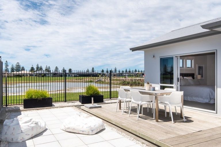 Photo of property in 12 Ruakituri Place, Te Awa, Napier, 4110