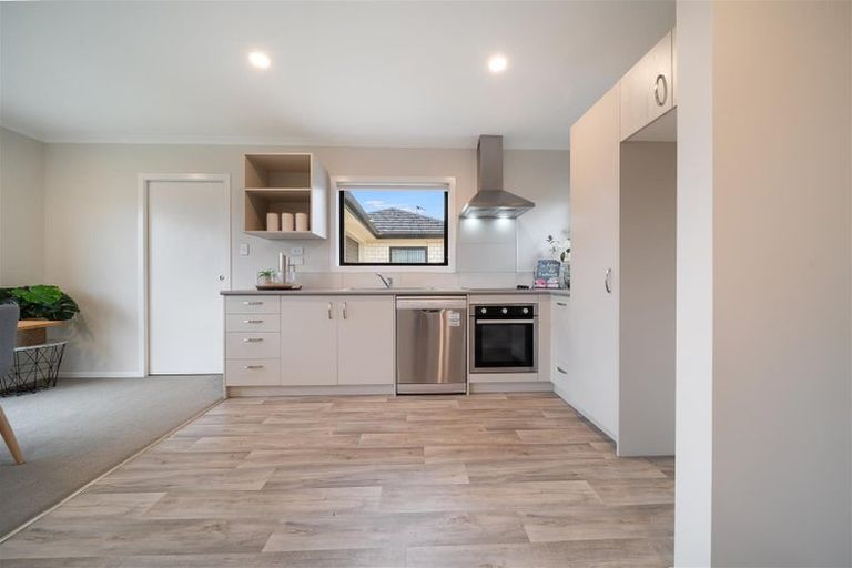 Photo of property in 2/9 Heath Street, Saint Andrews, Hamilton, 3200