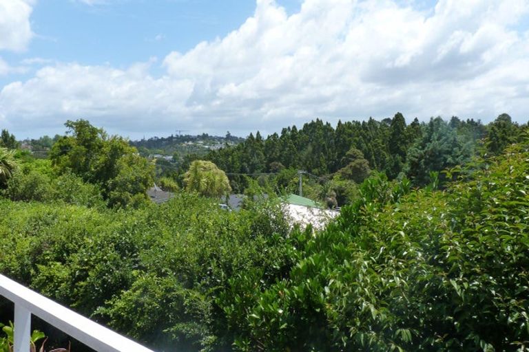 Photo of property in 11 Coroglen Avenue, Birkenhead, Auckland, 0626