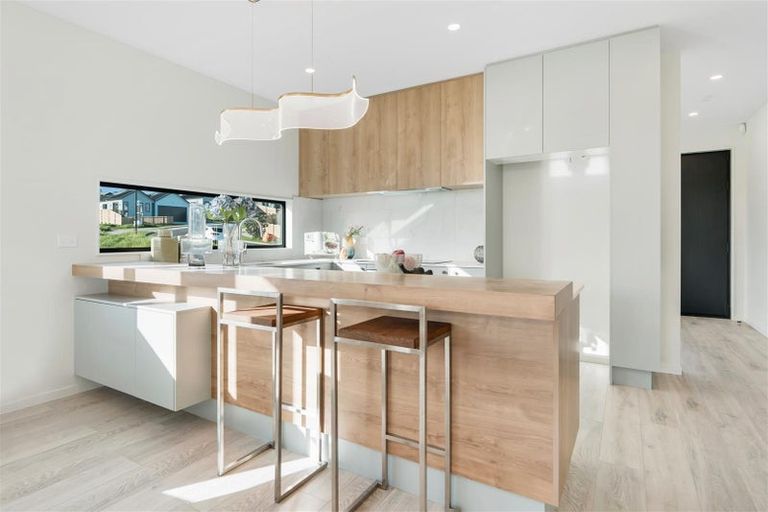 Photo of property in 22 Whakairo Crescent, Gulf Harbour, 0930