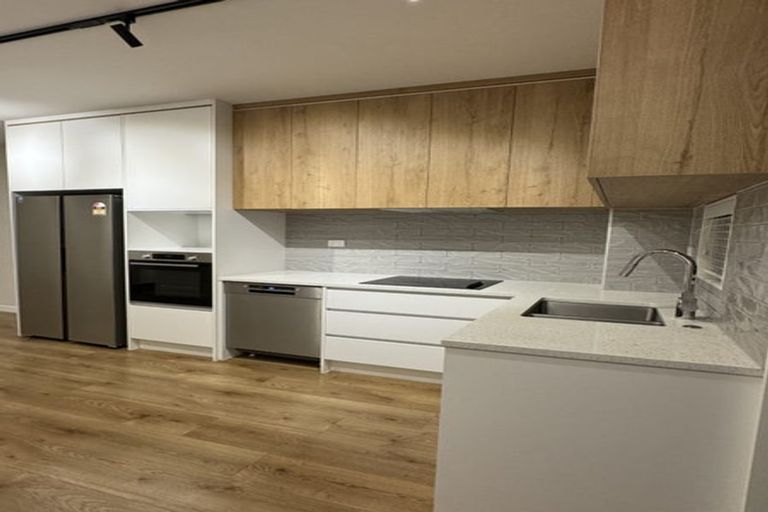 Photo of property in 20 Heketara Way, Massey, Auckland, 0614