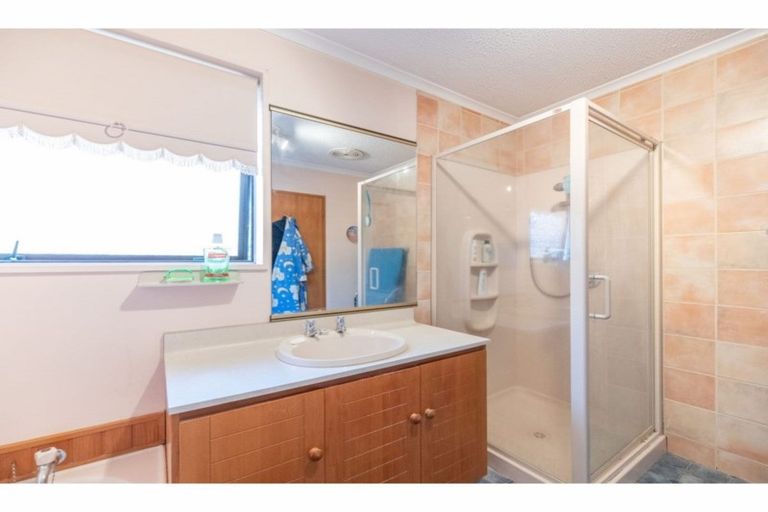 Photo of property in 2/9a Kingham Place, Avonhead, Christchurch, 8042