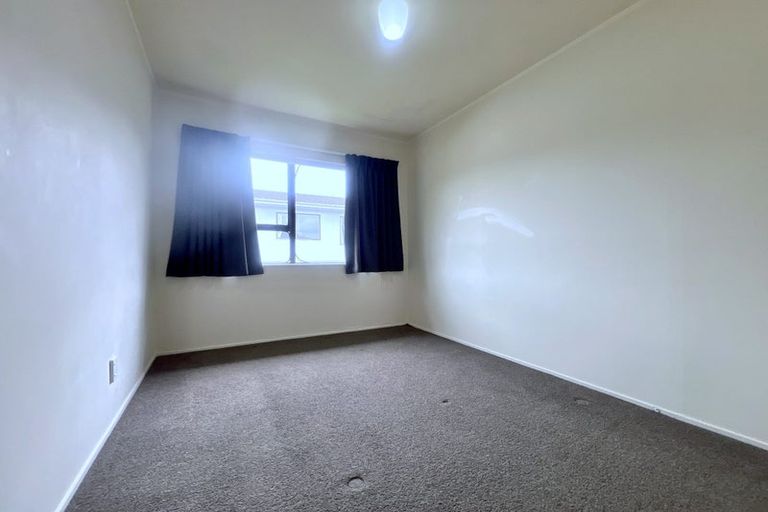 Photo of property in 2/123 Lynn Road, Bayview, Auckland, 0629