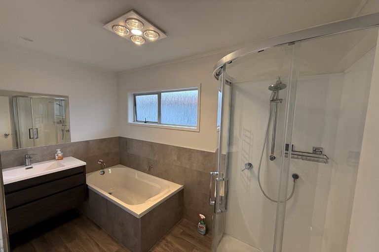 Photo of property in 4 Seakens Way, Glen Eden, Auckland, 0602