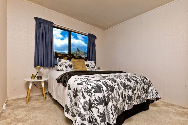 Photo of property in 21 Gala Place, Henderson, Auckland, 0612