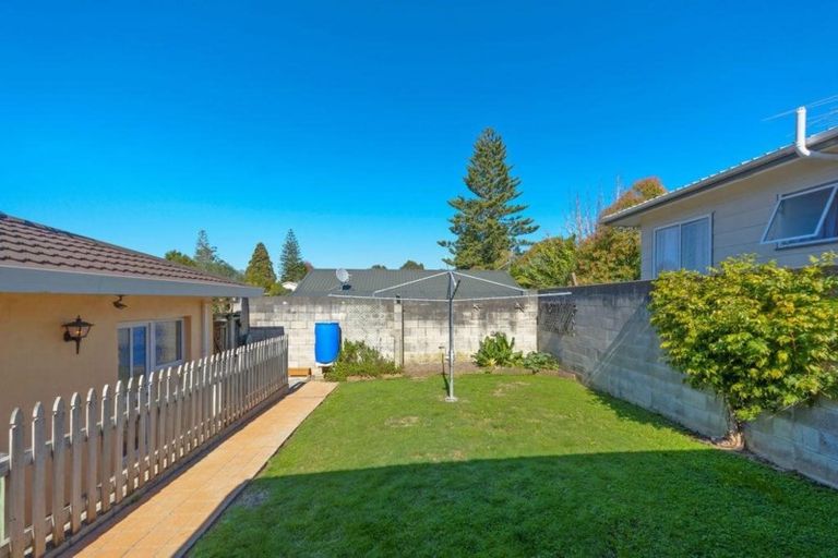 Photo of property in 28 Nikau Street, New Lynn, Auckland, 0600