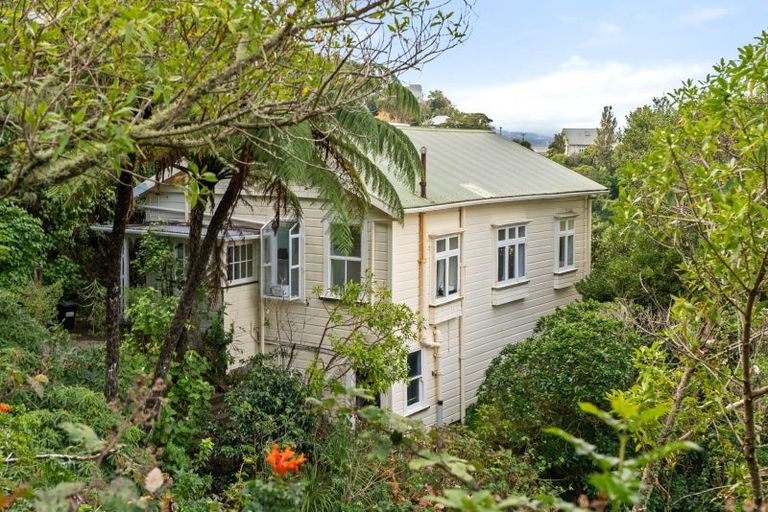 Photo of property in 8 Northland Road, Northland, Wellington, 6012
