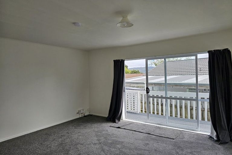 Photo of property in 33 Guadeloupe Crescent, Grenada Village, Wellington, 6037