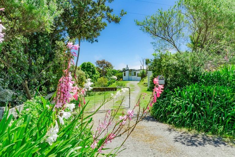 Photo of property in 112 Ngarara Road, Waikanae, 5036