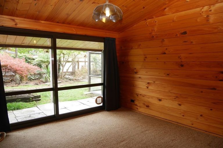 Photo of property in 1a Karaka Grove, Waikanae, 5036