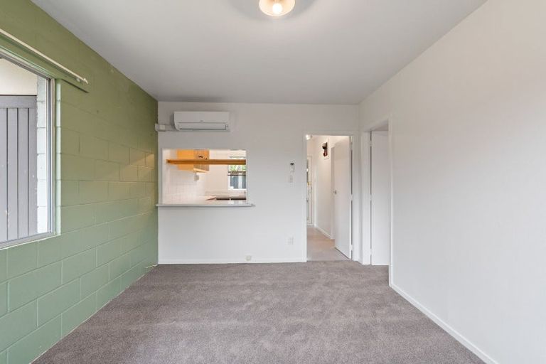 Photo of property in 175a Queens Drive, Lyall Bay, Wellington, 6022