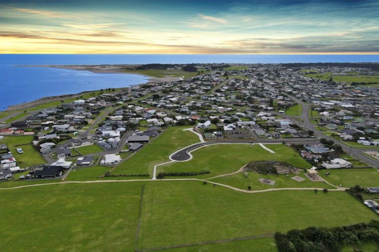 Photo of property in 3 Rangeview Rise, Foxton Beach, 4815