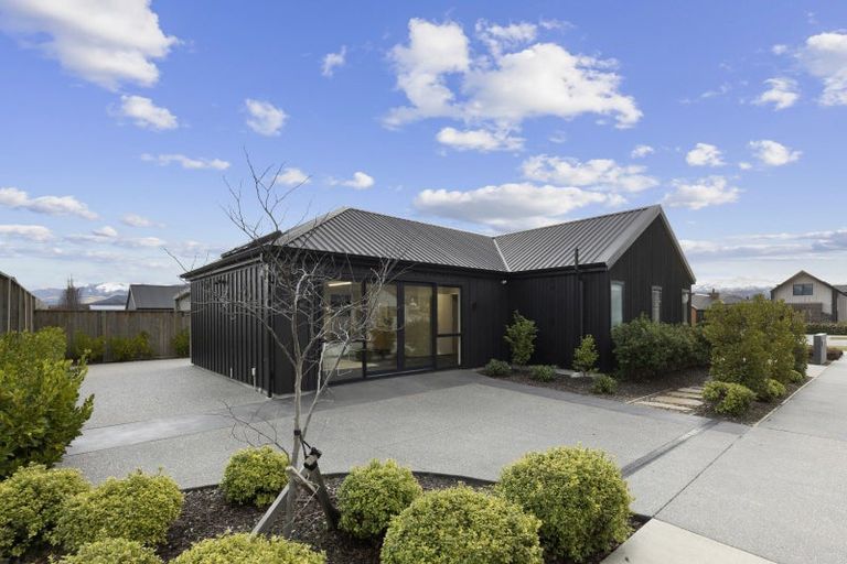 Photo of property in 41 Jack Hanley Drive, Jacks Point, Queenstown, 9371