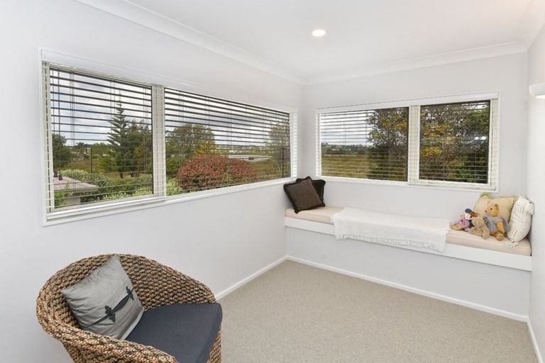 Photo of property in 168 Lakeside Drive, Orewa, 0931