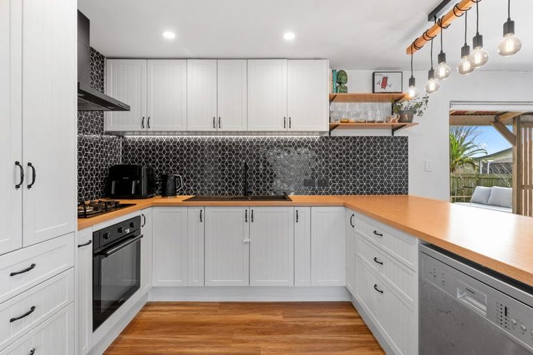 Photo of property in 2326 State Highway 16, Helensville, 0875