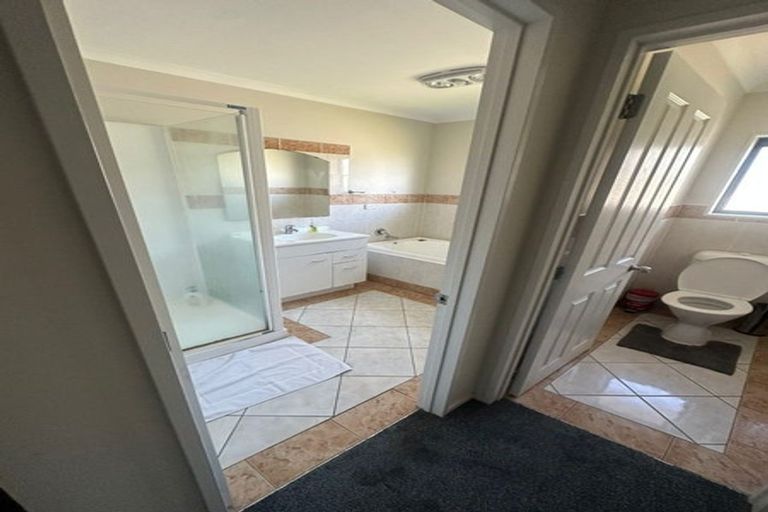 Photo of property in 650 Massey Road, Mangere, Auckland, 2022