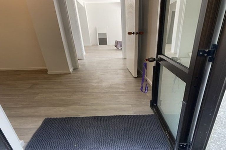 Photo of property in 12 Chrome Place, Henderson, Auckland, 0612