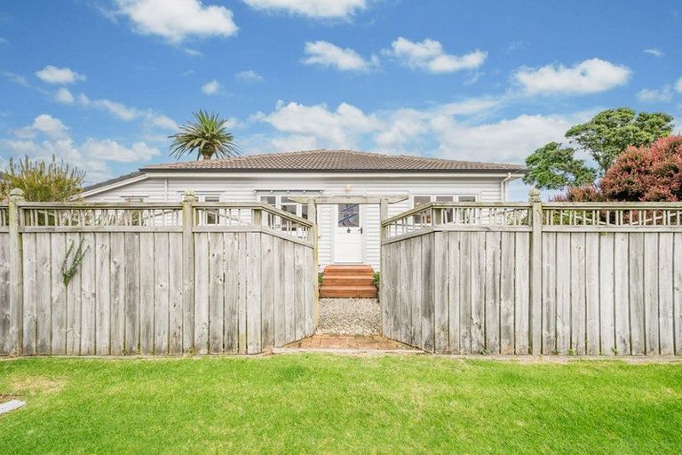 Photo of property in 4 Nathan Avenue, Paraparaumu Beach, Paraparaumu, 5032