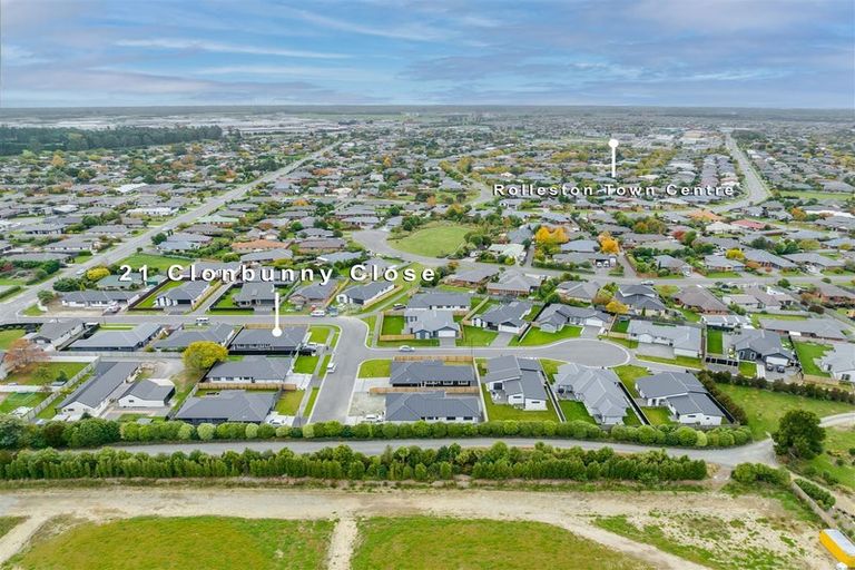 Photo of property in 21 Clonbunny Close, Rolleston, 7614