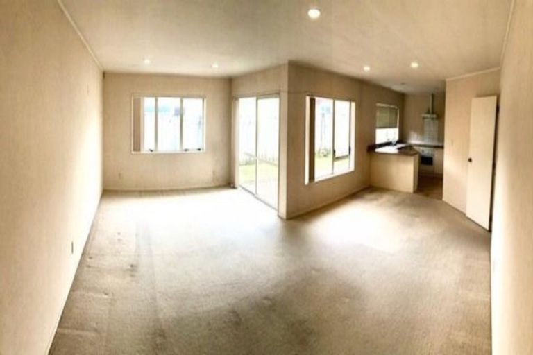 Photo of property in 2/15 Tolben Place, Golflands, Auckland, 2013