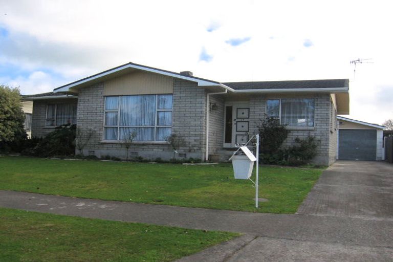 Photo of property in 19 Raglan Avenue, Cloverlea, Palmerston North, 4412