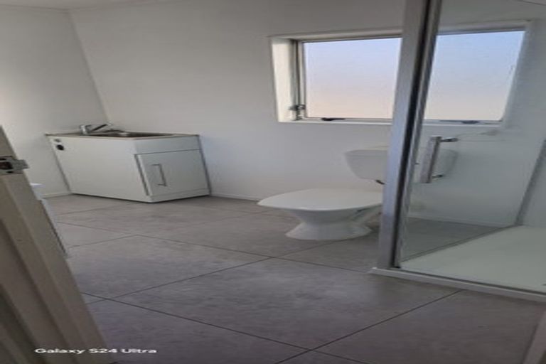 Photo of property in 30 Tupaki Place, Pakuranga Heights, Auckland, 2010