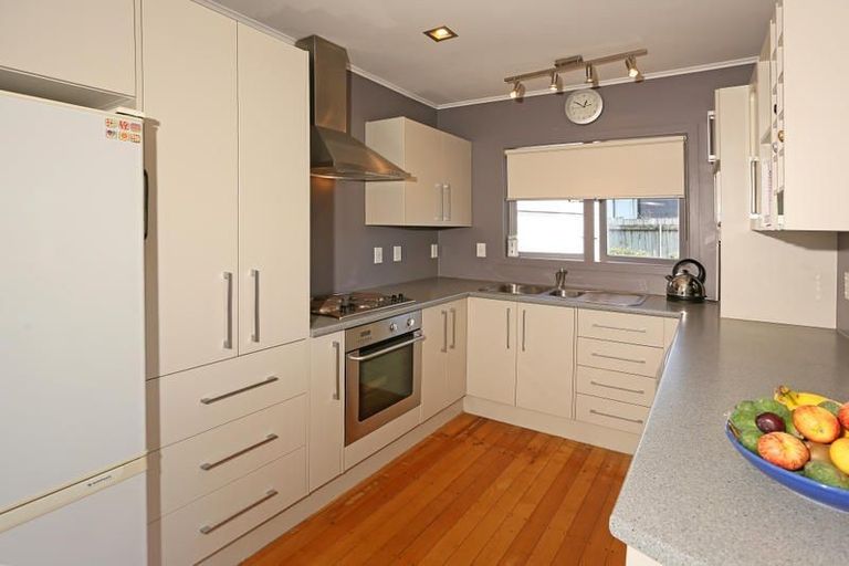 Photo of property in 3 Brookfield Road, Te Atatu Peninsula, Auckland, 0610