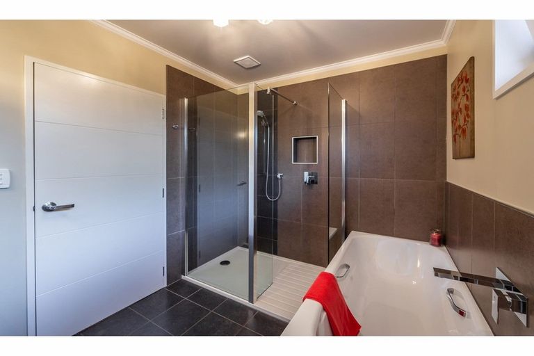 Photo of property in 2/4 Millhill Lane, Huntsbury, Christchurch, 8022