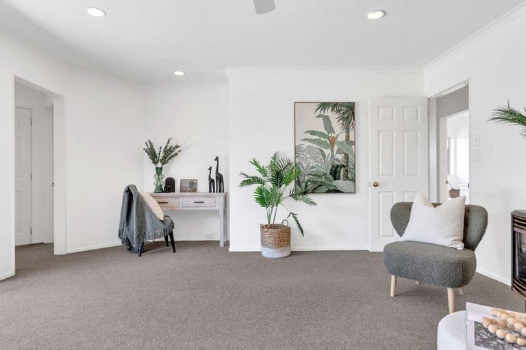 Photo of property in 52 Lysaght Place, Welcome Bay, Tauranga, 3112