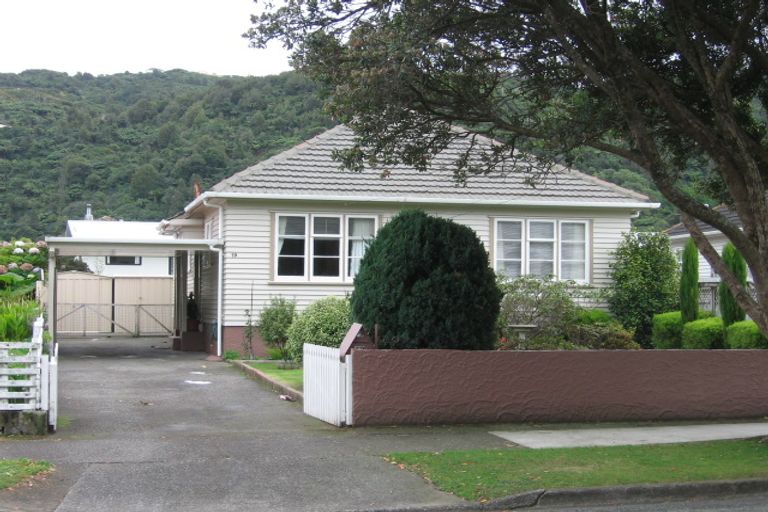 Photo of property in 19 Lockwood Crescent, Taita, Lower Hutt, 5011