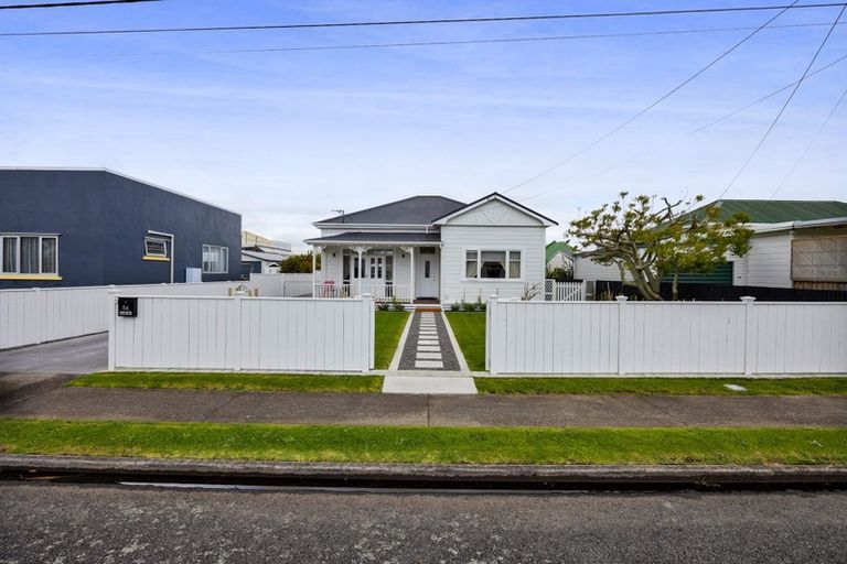 Photo of property in 56 Vogel Street, Hawera, 4610