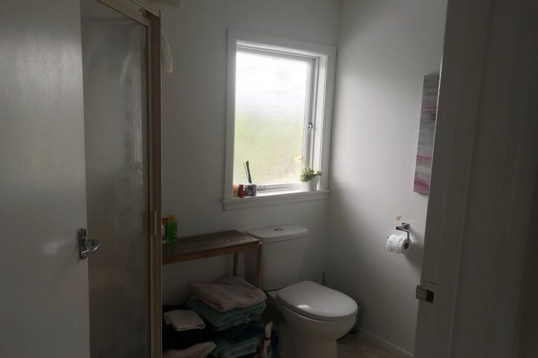 Photo of property in 4 Highland Avenue, Titirangi, Auckland, 0604