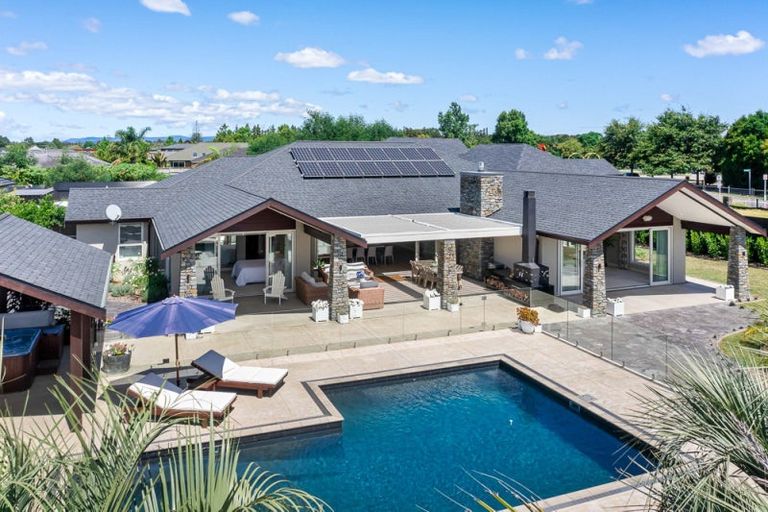 Photo of property in 8a Jelas Drive, Riverhead, 0820