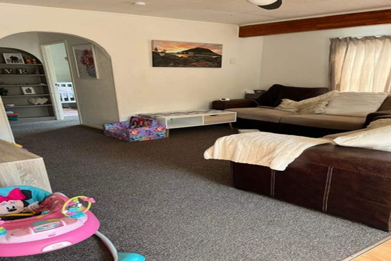 Photo of property in 57 Holmes Drive South, Massey, Auckland, 0614