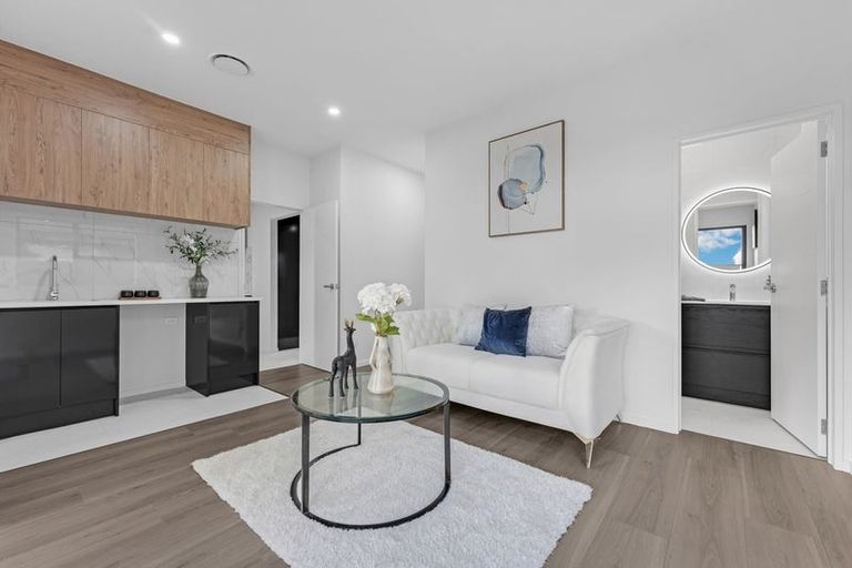 Photo of property in 11 Seagreen Avenue, Rosehill, 2113