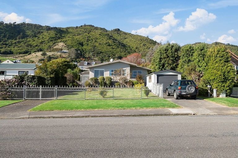 Photo of property in 29 Huia Street, Waikanae, 5036