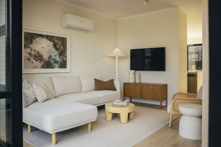 Photo of property in 7/664 Swanson Road, Swanson, Auckland, 0612