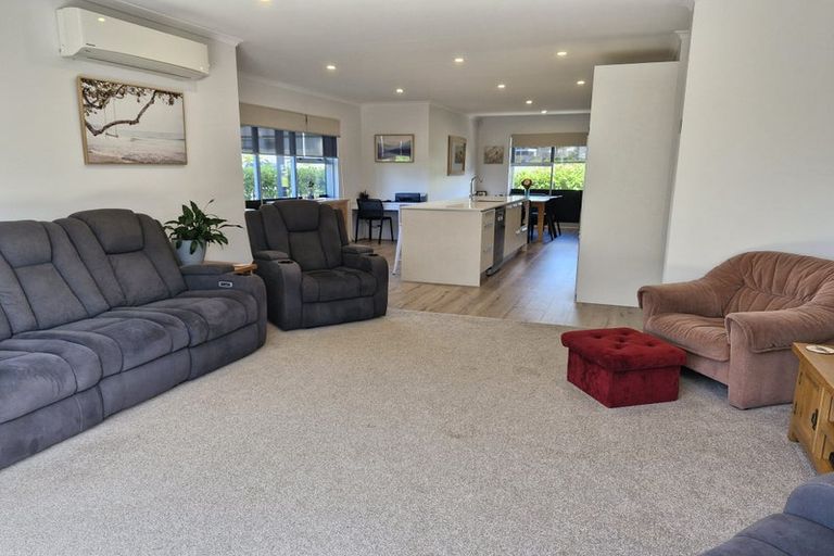 Photo of property in 64 Mettam Drive, Swanson, Auckland, 0614