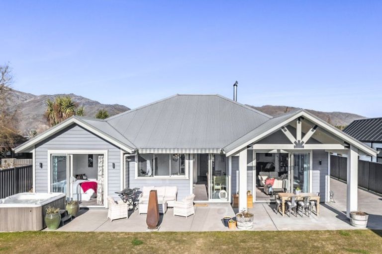 Photo of property in 2 Hortons Way, Cromwell, 9310
