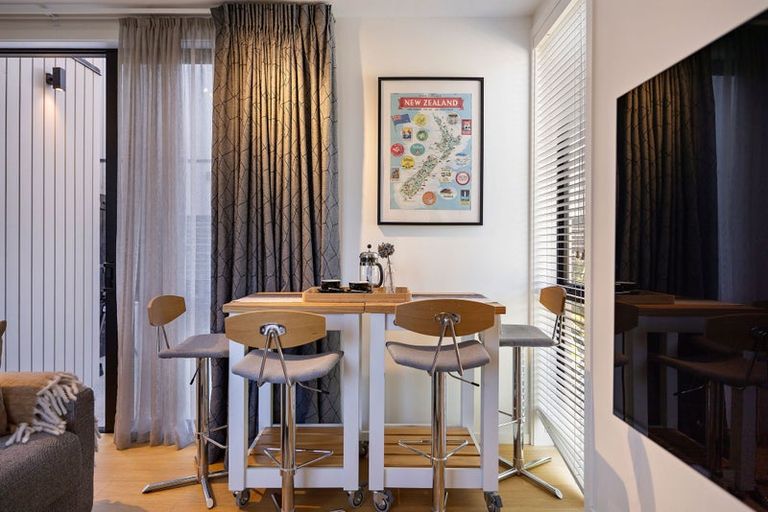 Photo of property in 33 Casterway Crescent, Jacks Point, 9371