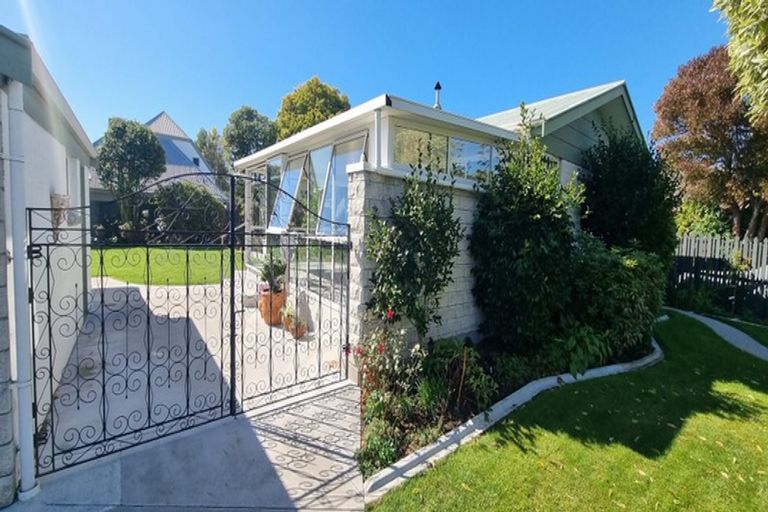 Photo of property in 4 Rachel Place, Avonhead, Christchurch, 8042