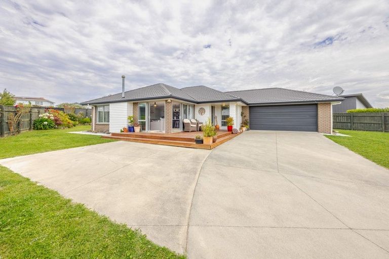 Photo of property in 11 Pohutukawa Drive, Eskdale, Napier, 4182
