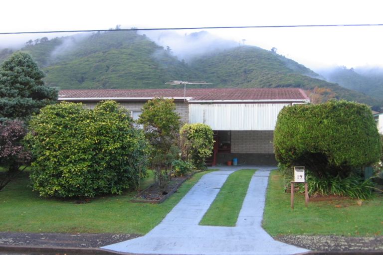 Photo of property in 19 Matenga Street, Waikanae, 5036