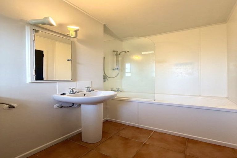 Photo of property in 8/52 Russell Terrace, Berhampore, Wellington, 6023