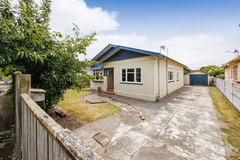 Photo of property in 33 Kingswood Street, Takaro, Palmerston North, 4412
