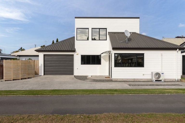 Photo of property in 6b Queen Road, Bellevue, Tauranga, 3110