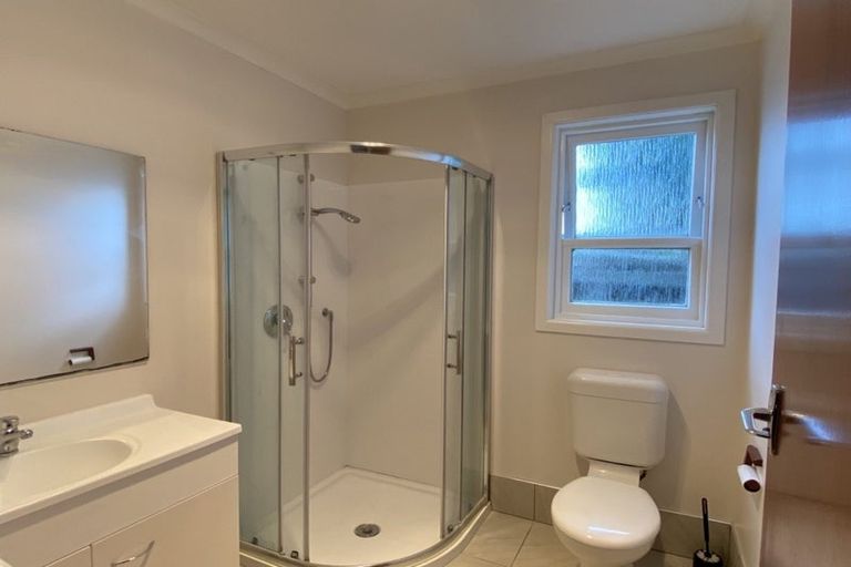 Photo of property in 4 Hillview Crescent, Paparangi, Wellington, 6037