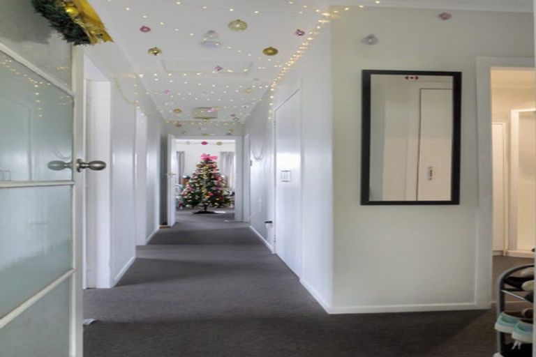 Photo of property in 34 Stewart Drive, Newlands, Wellington, 6037