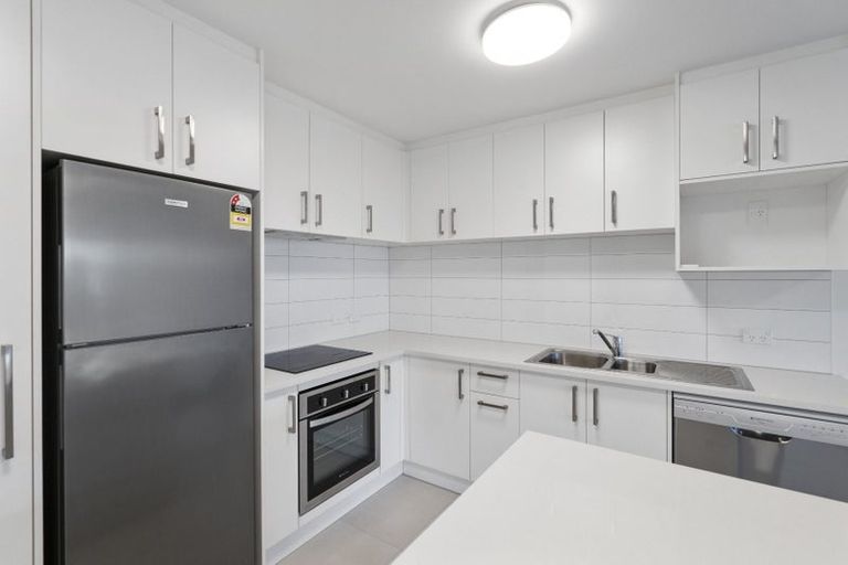 Photo of property in 1/4045f Great North Road, Glen Eden, Auckland, 0602